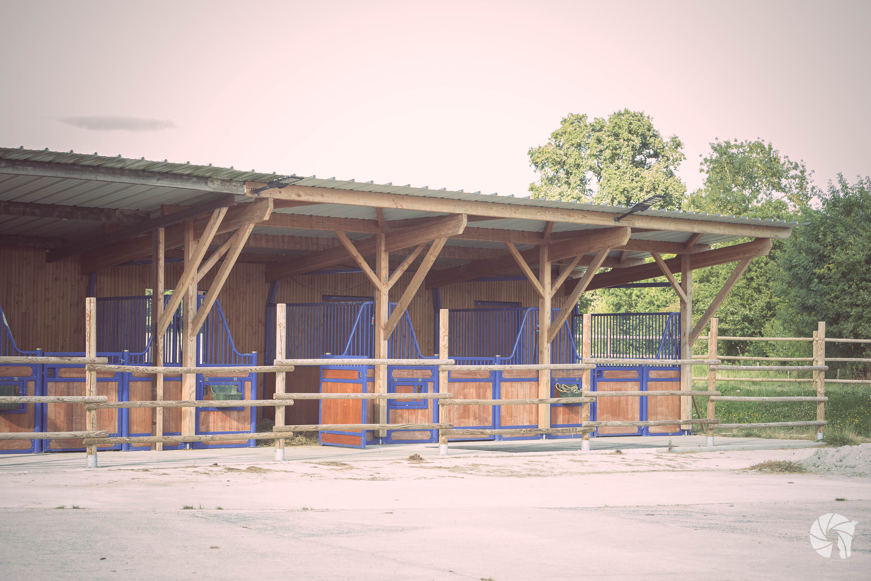 Boxs pour chevaux à l'écurie de propriétaires à Brains.